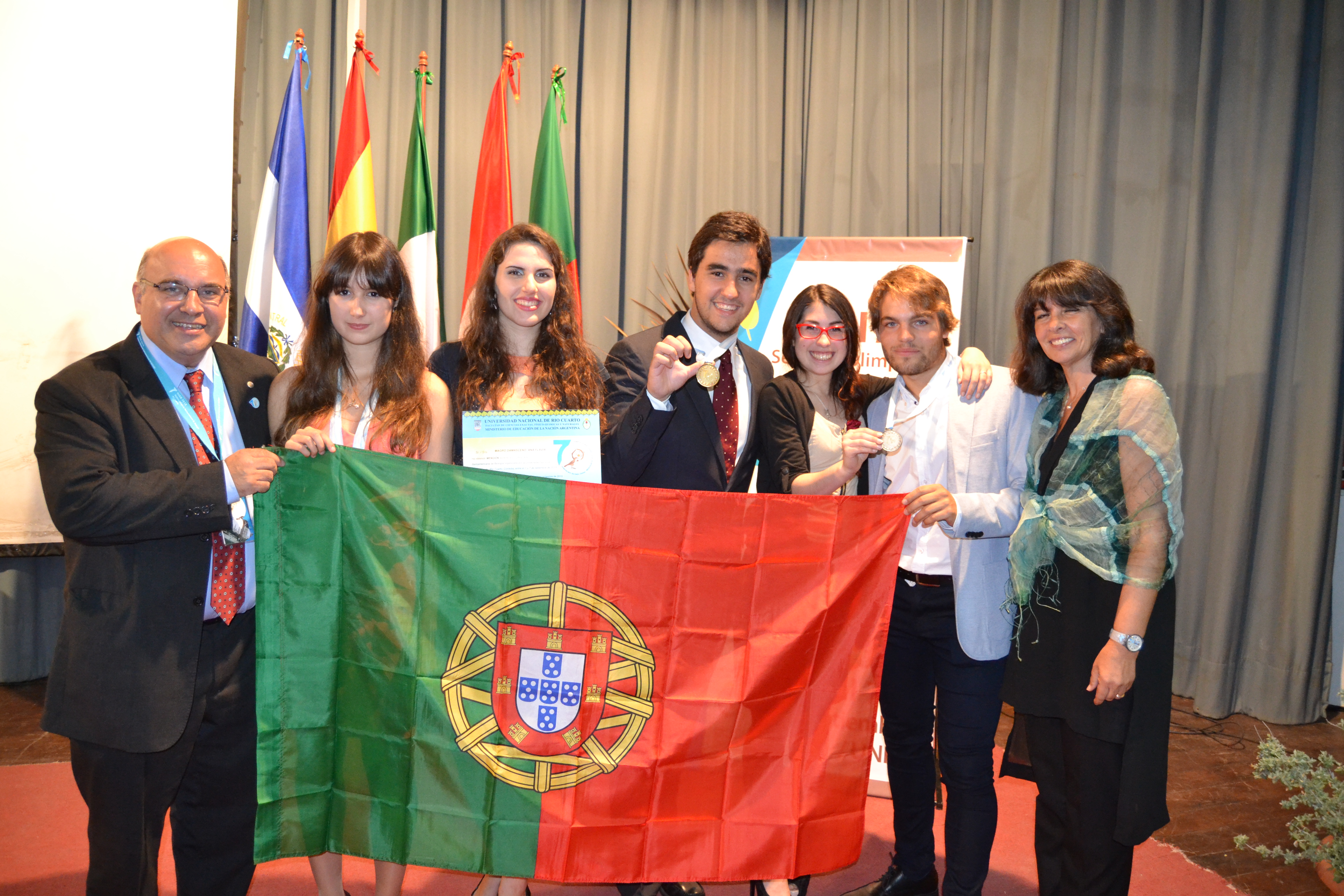 Delegação Portuguesa com diplomas e medalhas